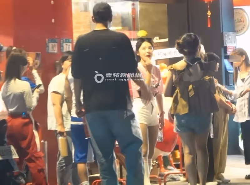 狗仔直擊｜林襄孤零零乾瞪眼！李多慧甜餵緋聞男　籃籃黏張立東公費戀愛