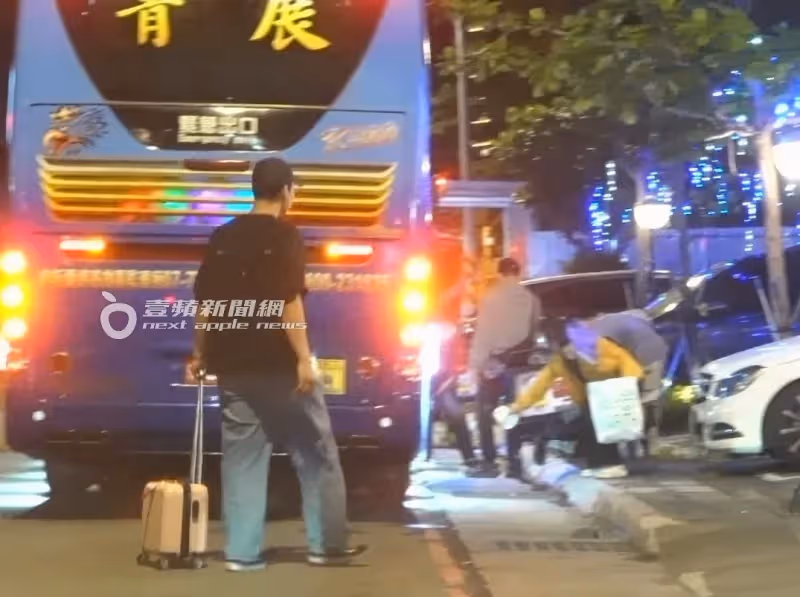 狗仔直擊｜林襄孤零零乾瞪眼！李多慧甜餵緋聞男　籃籃黏張立東公費戀愛