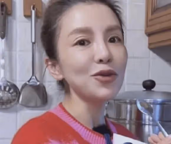 朱迅近期現身嘴歪眼斜,網友:這是整容失敗了?