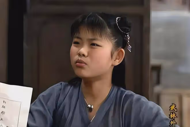 31歲的嘎子和28歲的英子重逢，一個女大十八變，一個成了"笑話"