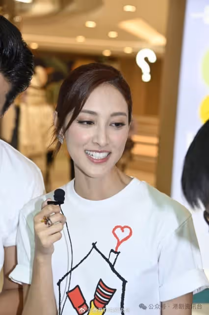 陳凱琳返港即趕回家探望兒子!黎諾懿暑假帶兒子滑雪乘機休息