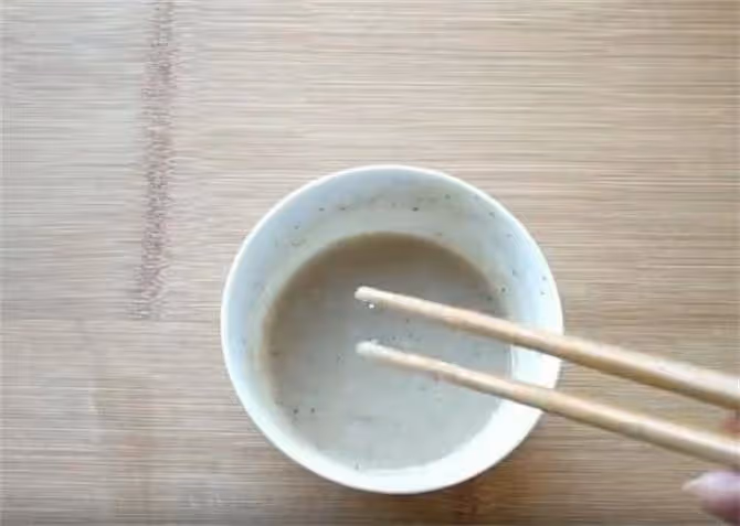 東北油筋餅，只需掌握2個秘訣，30秒出鍋一張，柔軟筋道層次多