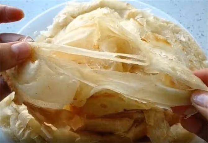 東北油筋餅,只需掌握2個秘訣,30秒出鍋一張,柔軟筋道層次多