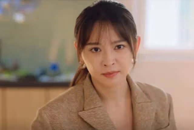 你比星光美麗:紀星真實背景曝光,曾荻痛下殺手,韓于堅樂開花