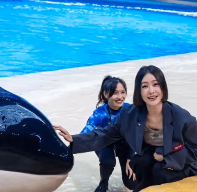 44歲秦嵐離開濾鏡後的真實面貌:法令紋深太顯老,狀態很差!