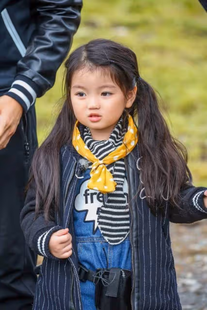 11歲阿拉蕾近照變化大,錄少兒節目被圍觀毫不怯場