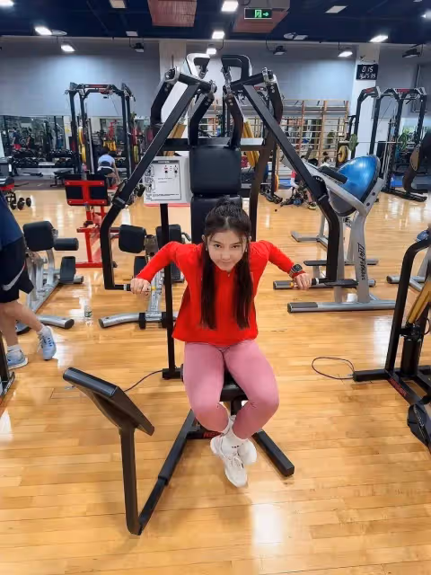 吳艷妮出征奧運前曬美照,自信大方手上美甲太搶眼,對自己很自信