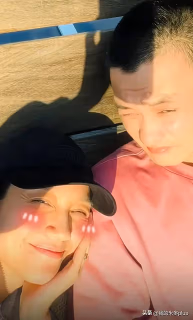 朱丹和老公丹麥10日游,枕著周一圍肩膀曬太陽,牽手徒步好浪漫