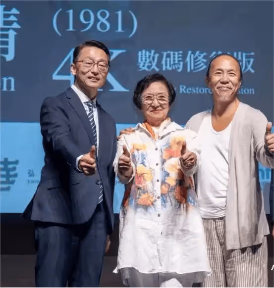 TVB前台柱親弟罕見露面,曾因為家窮為弟弟犧牲夢想,逆風翻盤改寫命運