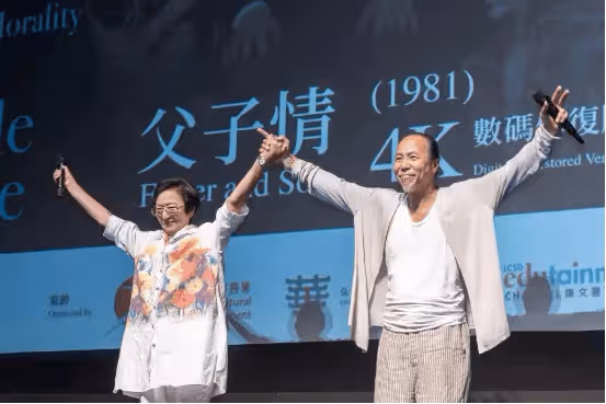 TVB前台柱親弟罕見露面,曾因為家窮為弟弟犧牲夢想,逆風翻盤改寫命運