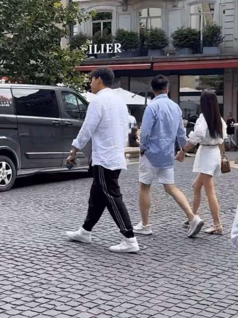 汪小菲Mandy瑞士度蜜月,夫妻倆十指緊扣感情甜蜜