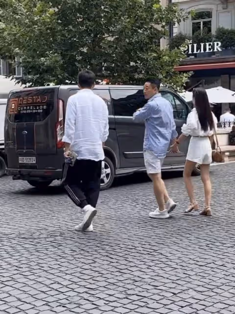 汪小菲Mandy瑞士度蜜月,夫妻倆十指緊扣感情甜蜜