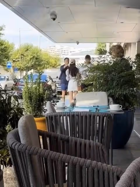 汪小菲Mandy瑞士度蜜月,夫妻倆十指緊扣感情甜蜜