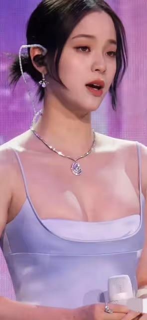 歐陽娜娜性感泳裝照曝光！網友炮轟她身材不夠火辣