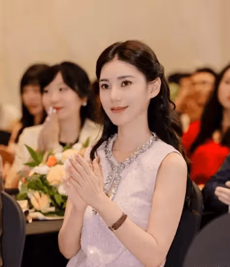 大S被罵上熱搜!汪小菲酒店開業不到7天遭投訴,態度惡劣衛生差,一晚千元不值