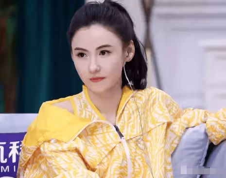 張柏芝怒斥謝霆鋒不是好人!流產4次卻和前女友好上,稱3胎兔唇是兩人的報應