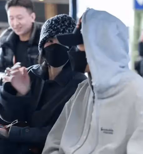 不復婚不結婚的謝霆鋒有多精明,如今才明白,他對張柏芝,不復婚而是更深的愛