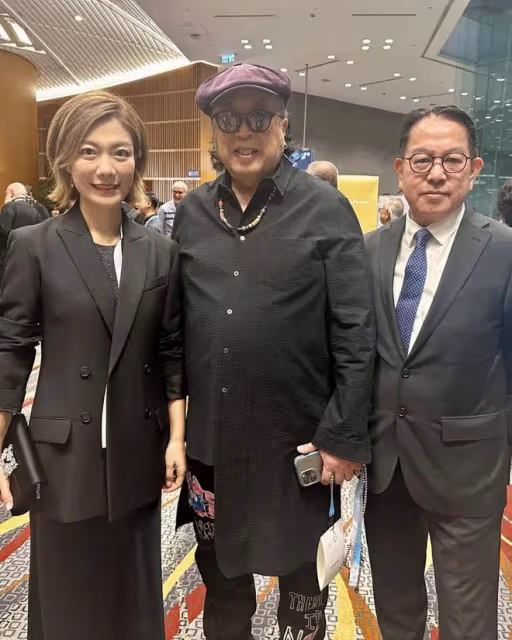 43歲TVB女歌手被爆與65歲已婚男士車廂激吻,女方曾自爆喜歡成熟型男人
