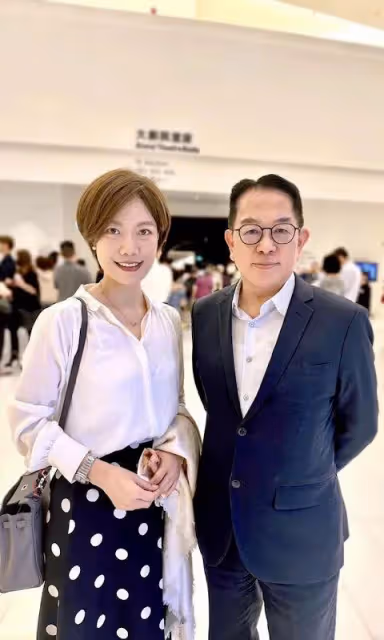 43歲TVB女歌手被爆與65歲已婚男士車廂激吻,女方曾自爆喜歡成熟型男人