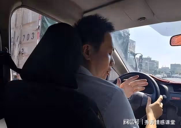 妻子雪天連人帶車失蹤，一年後我打車出差，卻坐上了自己家的車