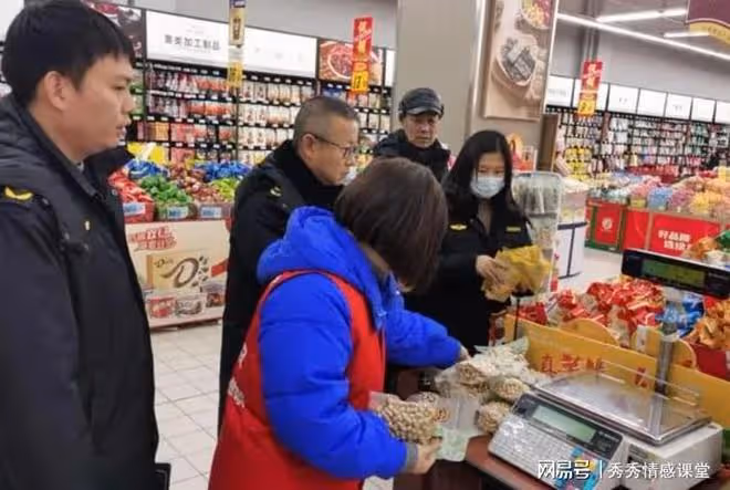 在超市打碎一個碗被罰2千元，我笑著交完罰款，老闆：慘了快追