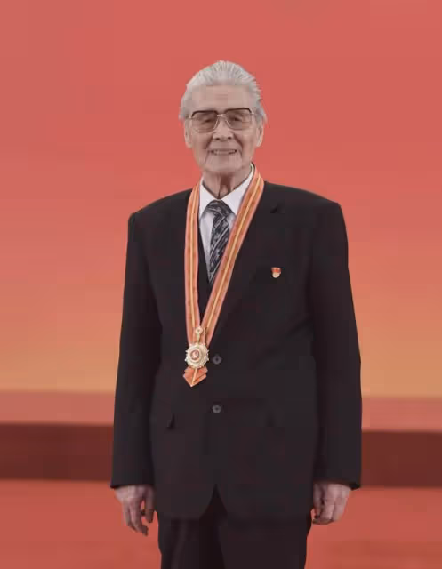 隱姓埋名75年，白天當演員，晚上是間諜，94歲「姜子牙」傳奇一生