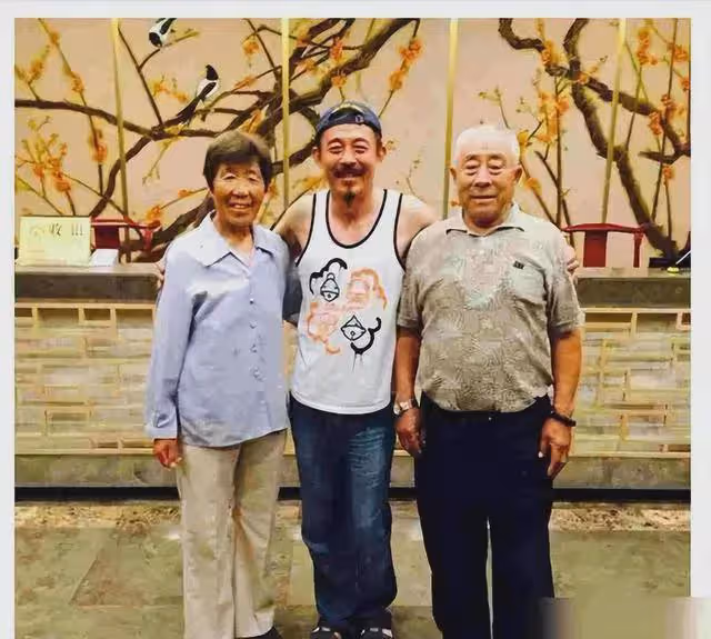 侯勇:一婚娶沈蓉,二婚娶潘雨辰,三婚娶王瑞,如今人生圓滿了