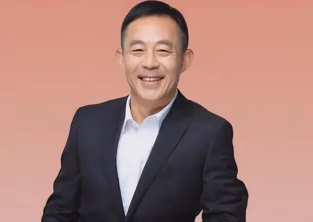 侯勇:一婚娶沈蓉,二婚娶潘雨辰,三婚娶王瑞,如今人生圓滿了