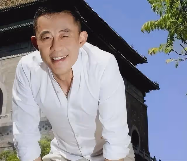 侯勇:一婚娶沈蓉,二婚娶潘雨辰,三婚娶王瑞,如今人生圓滿了
