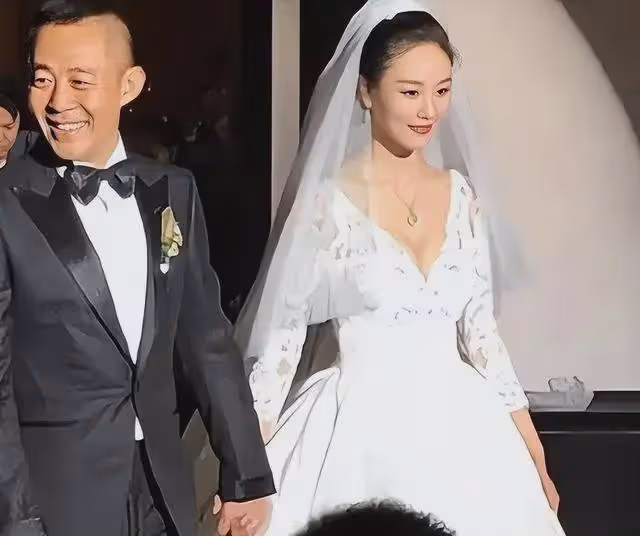 侯勇:一婚娶沈蓉,二婚娶潘雨辰,三婚娶王瑞,如今人生圓滿了