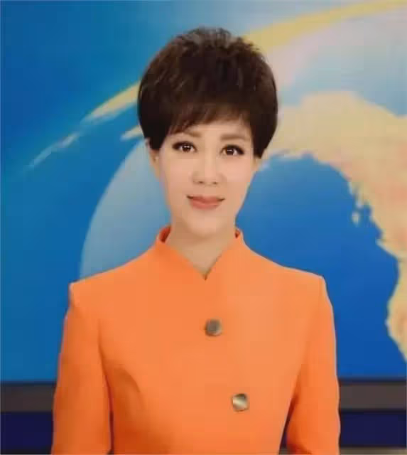 央視主持人李文靜:曾在直播時打哈欠,結婚多年,50歲無兒無女