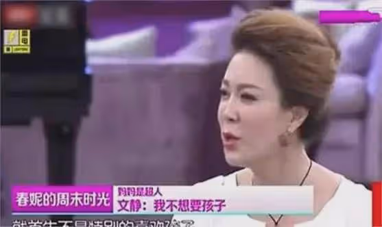 央視主持人李文靜:曾在直播時打哈欠,結婚多年,50歲無兒無女