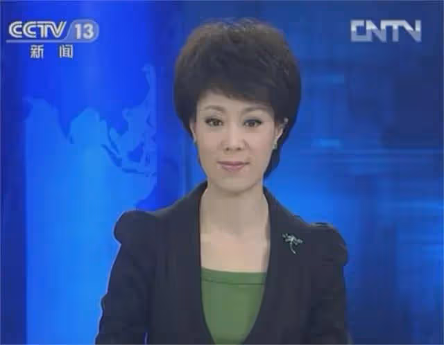 央視主持人李文靜:曾在直播時打哈欠,結婚多年,50歲無兒無女