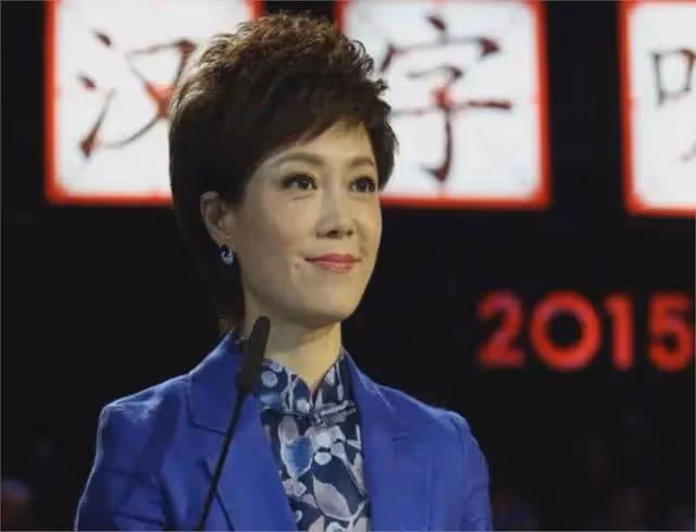 央視主持人李文靜:曾在直播時打哈欠,結婚多年,50歲無兒無女