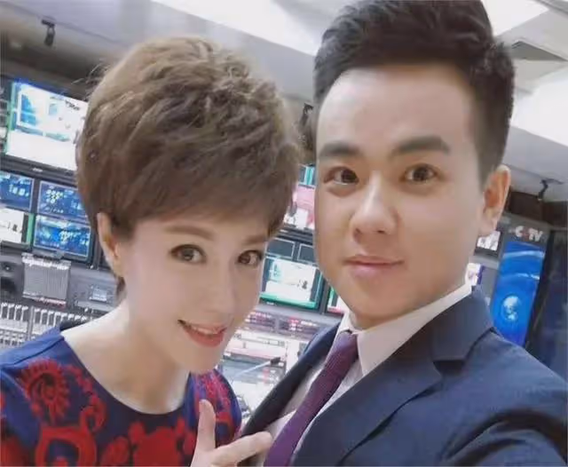 央視主持人李文靜:曾在直播時打哈欠,結婚多年,50歲無兒無女