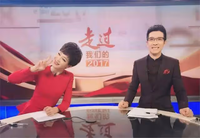 央視主持人李文靜:曾在直播時打哈欠,結婚多年,50歲無兒無女