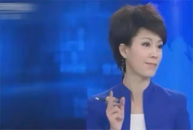 央視主持人李文靜:曾在直播時打哈欠,結婚多年,50歲無兒無女
