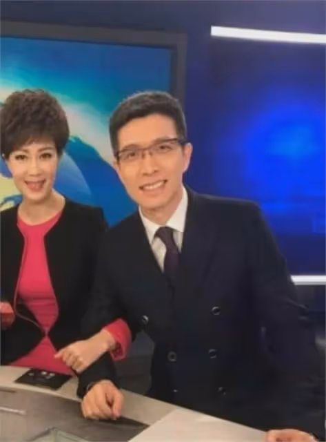 央視主持人李文靜:曾在直播時打哈欠,結婚多年,50歲無兒無女