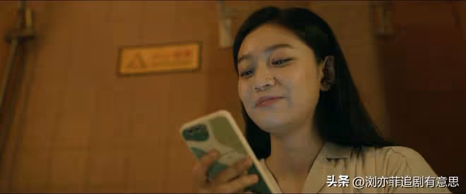 《錯位》直到狸貓換太子戲上演,警方才發現,江娜被抓去代孕了