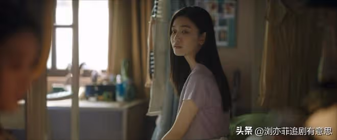 《錯位》直到狸貓換太子戲上演,警方才發現,江娜被抓去代孕了
