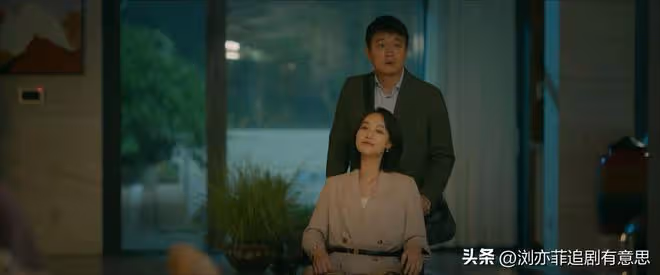 《錯位》直到狸貓換太子戲上演,警方才發現,江娜被抓去代孕了