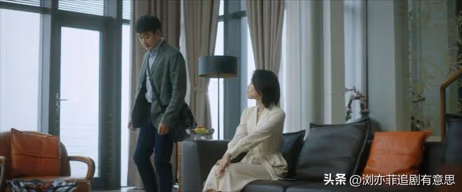 《錯位》直到狸貓換太子戲上演,警方才發現,江娜被抓去代孕了