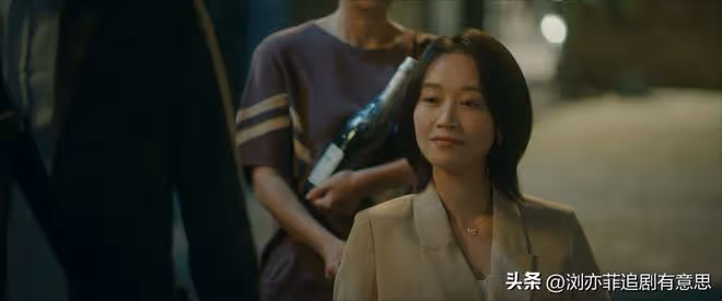 《錯位》直到顧己鳴爬上真真的床,女二飆戲,根本不知一屍兩命案
