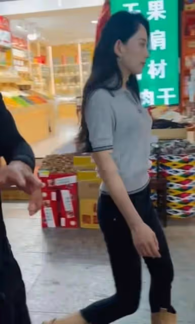 颯!森林北最新射箭視頻,她是真的又瘦又漂亮