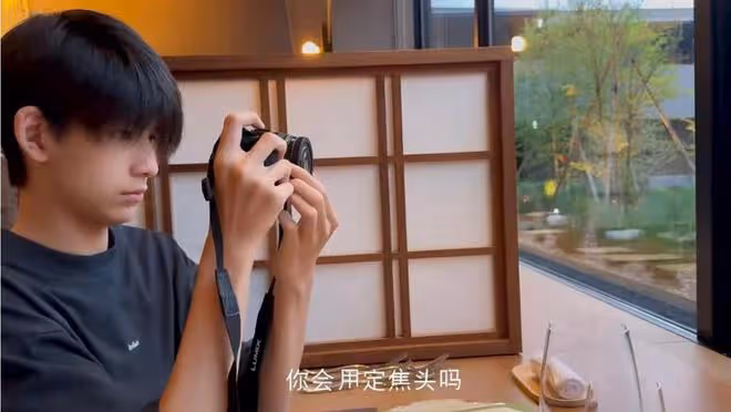 董潔與兒子開心出遊,15歲頂頂身高超一米八,母子同款高顏值搶鏡