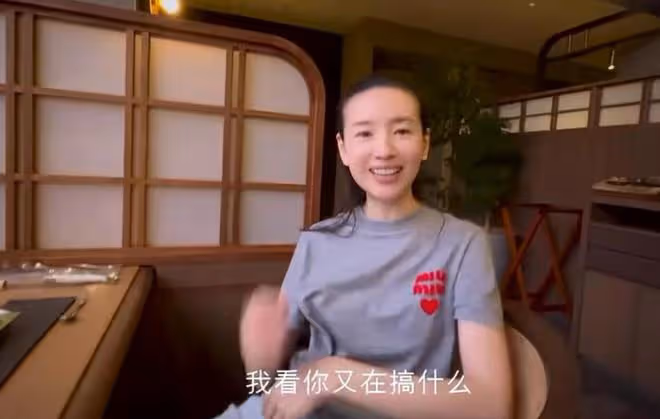 董潔與兒子開心出遊,15歲頂頂身高超一米八,母子同款高顏值搶鏡