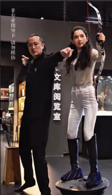 好扎心!森林北再曬射箭視頻,大秀好身材!被嘲:故意撅屁股幹啥
