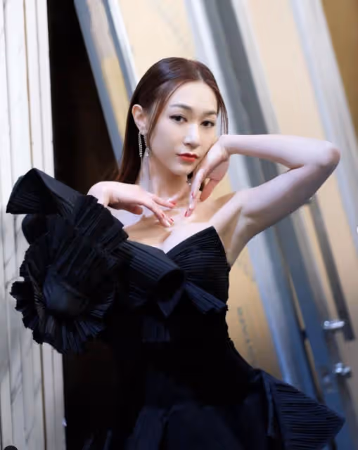 好事近?TVB女星身材驕人,大曬露肩婚紗,一雙修長美腿令人驚嘆