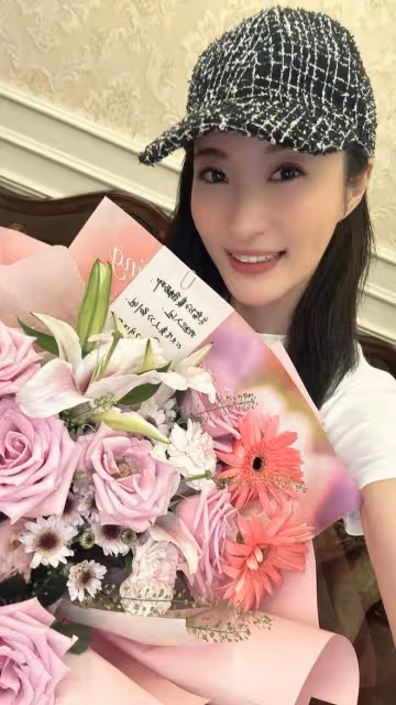 激動!TVB花旦將與內地男星合拍新劇!手抱鮮花極興奮!關係不一般