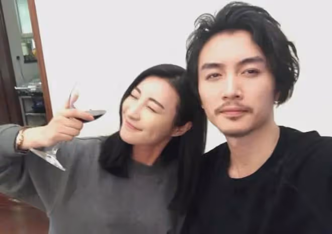 激動!TVB花旦將與內地男星合拍新劇!手抱鮮花極興奮!關係不一般
